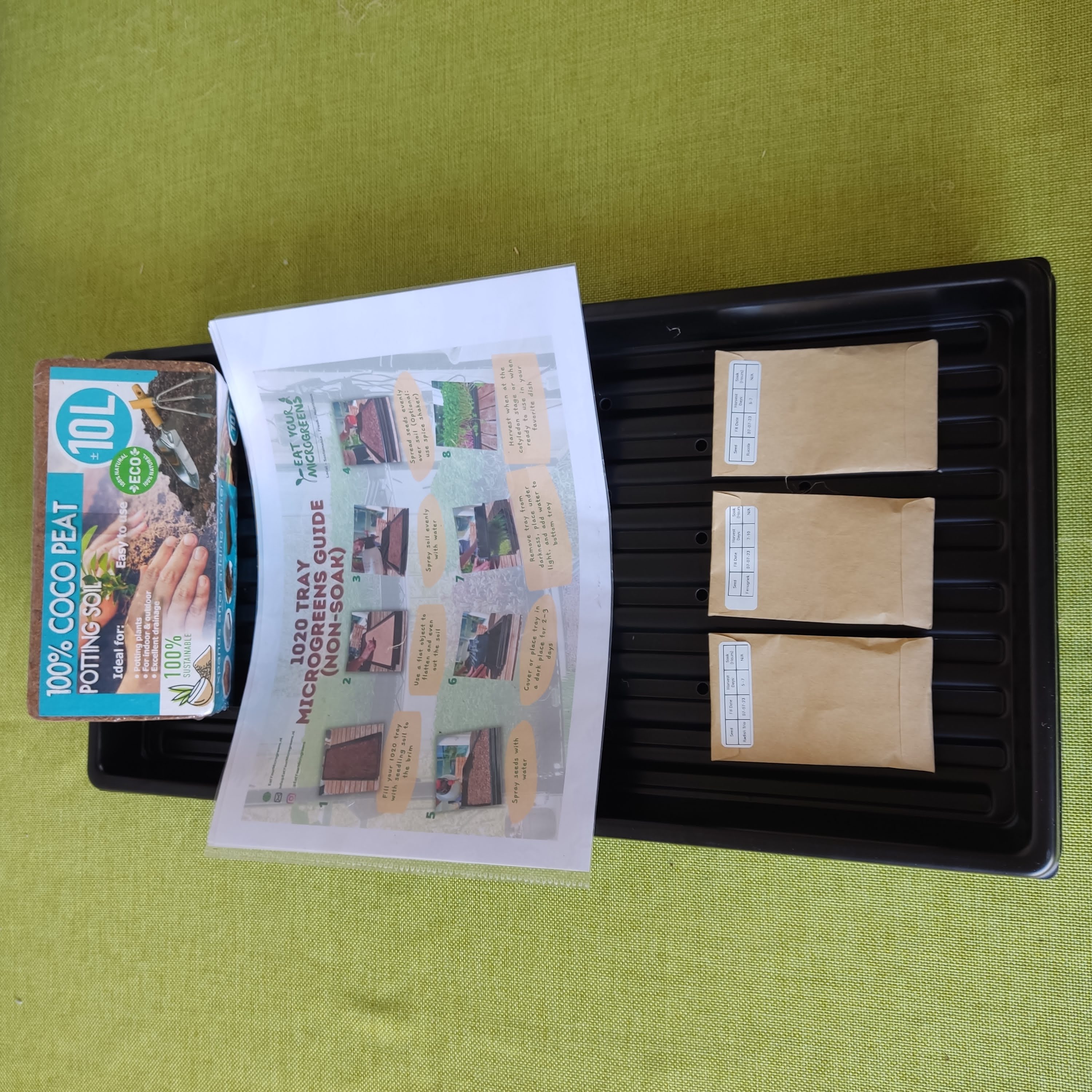 1020 Microgreen-Tablett-Set (2 Tabletts + Kuppel + Samen + Erde/Hanf/Kokos + Anleitung)